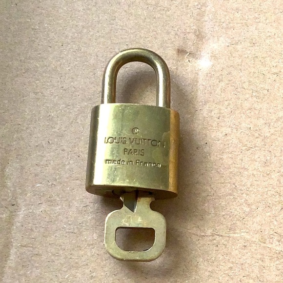 - LV Lock and Key #300 - Picture 3 of 5